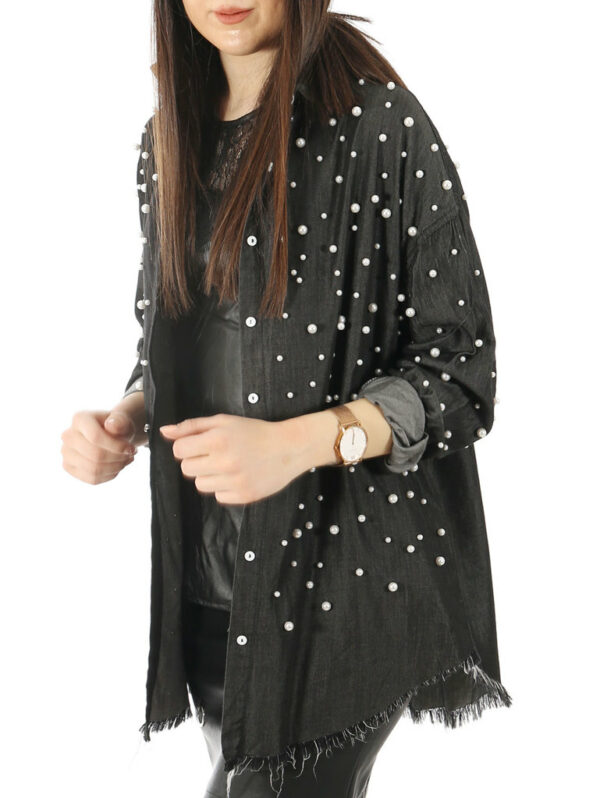 Дамска дънкова риза с копчета и яка декорация ситни перли графит