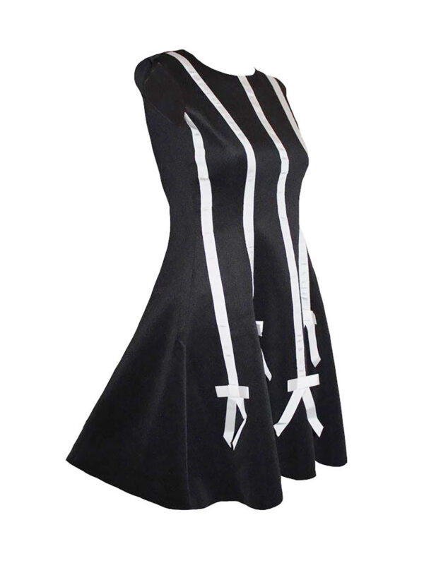 Къса рокля без ръкав 5 панделки черно