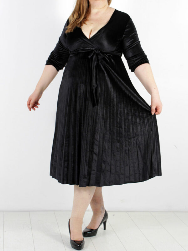 Дамска рокля кадифе солей черно