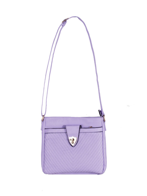 Дамска чанта с декорация шевове лилаво