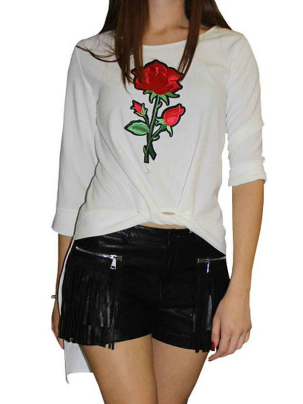 Блуза с апликирана роза и удължение отзад бяло